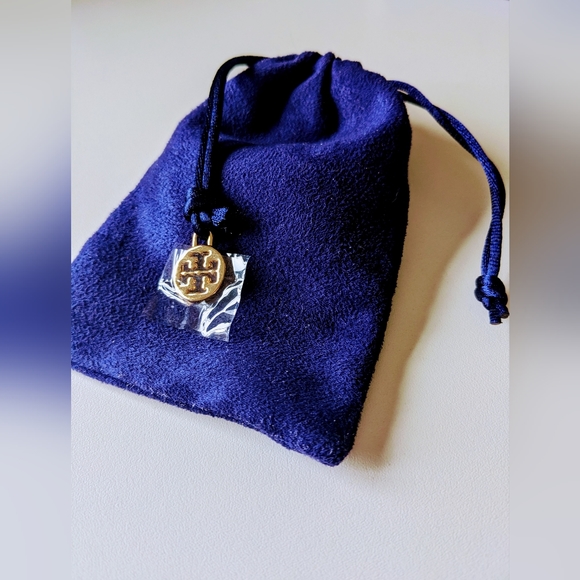 Tory Burch 2 tone logo earrings - Picture 4 of 4